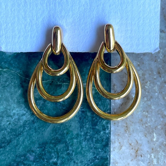 Vintage Trifari Triple Oval Gold Tone Post Earrings - Picture 1 of 4